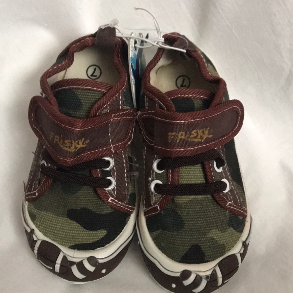 🦋 Frisky Shoes Camo